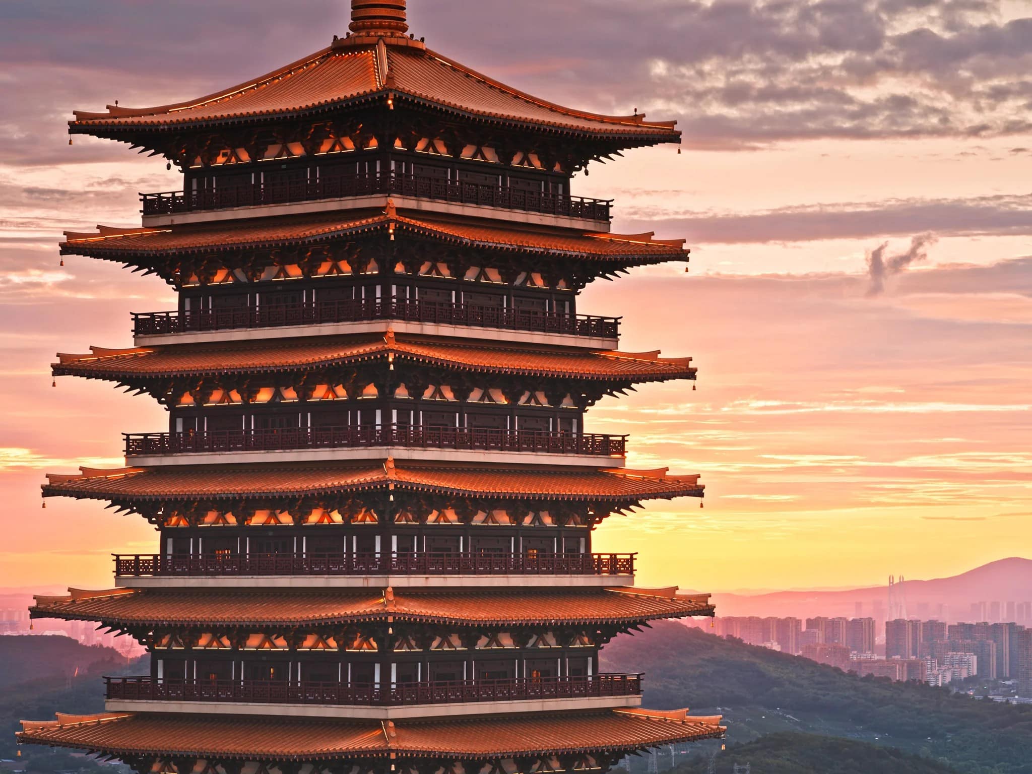 Thiết kế chắc chắn, khả năng lấy nét chính xác cùng độ sắc nét cao giúp đảm bảo kết quả chuyên nghiệp trong mọi tình huống ghi hình