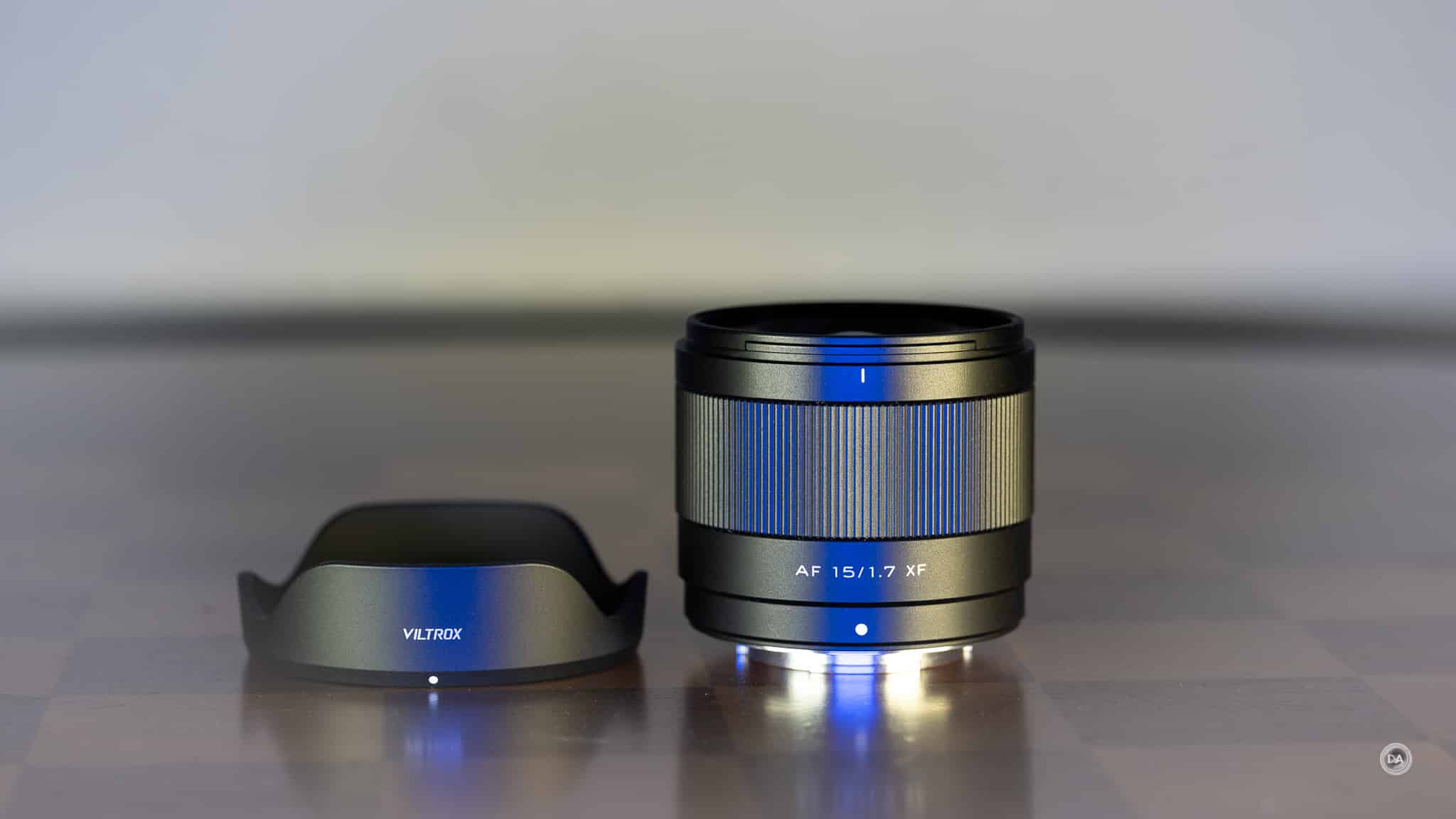 Viltrox AF 15mm f/1.7 Air nổi bật với thiết kế siêu nhỏ gọn và nhẹ nhưng vẫn giữ được chất lượng hoàn thiện tốt