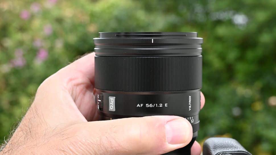 Viltrox AF 56mm f/1.2 Pro đảm bảo hình ảnh sắc nét, màu sắc trung thực ngay cả trong điều kiện ánh sáng phức tạp