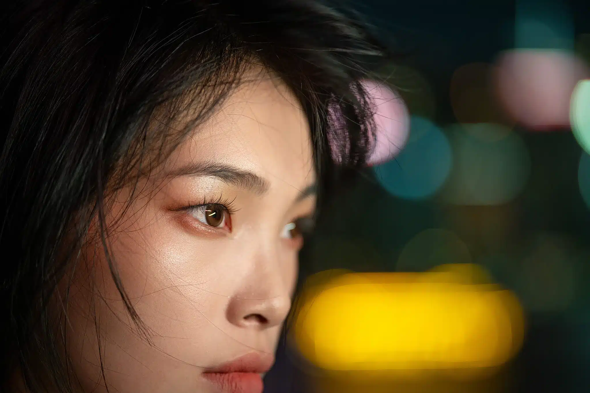 Dù ở khoảng cách gần, ống kính vẫn duy trì độ sắc nét cao và hiệu ứng bokeh mềm mại