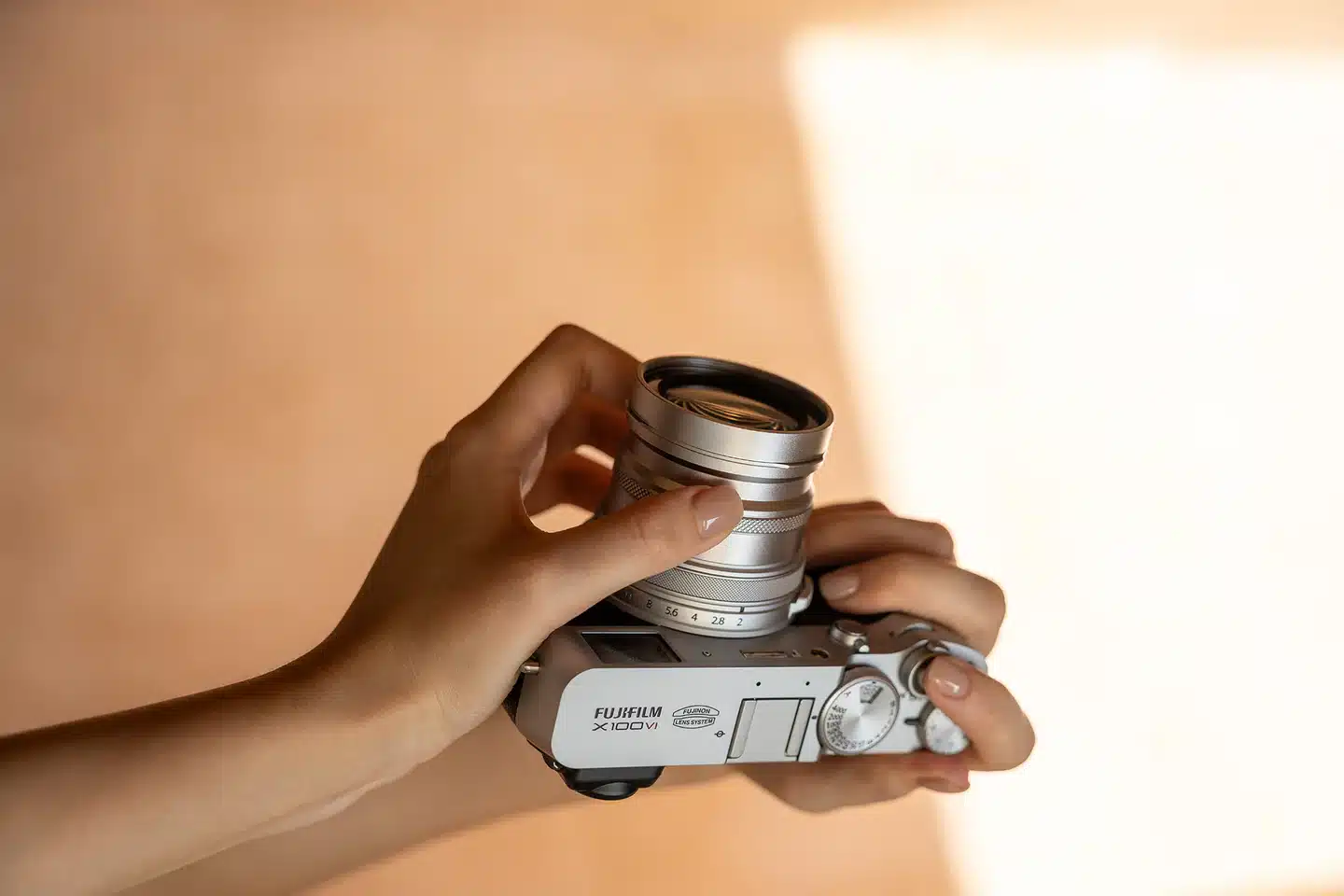 Viltrox WCL-X100VI sử dụng cấu trúc 5 thấu kính trong 4 nhóm cùng lớp phủ nano nhiều lớp