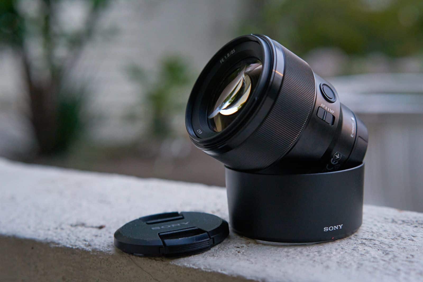 Sony FE 85mm f/1.8 ghi điểm ở trải nghiệm thao tác thuần “native”
