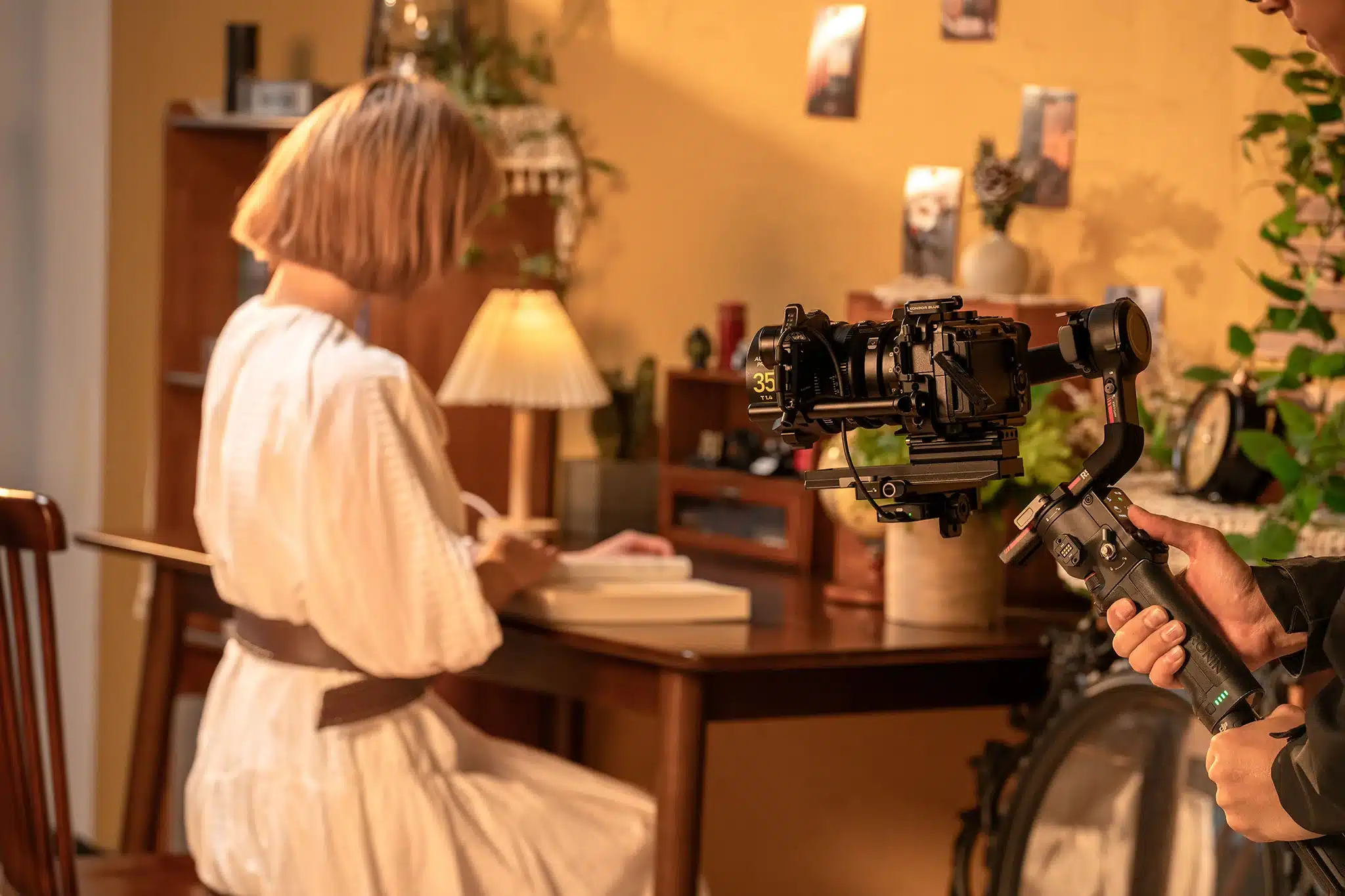 Đột phá của NexusFocus F1 là khả năng hỗ trợ giao thức điện tử hoàn chỉnh giữa máy ảnh và hệ thống điều khiển ống kính