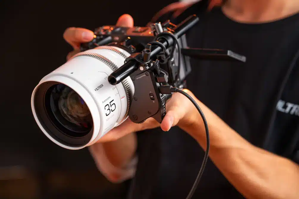 Động cơ phản hồi nhanh và chính xác giúp người vận hành có được trải nghiệm điều khiển mượt mà