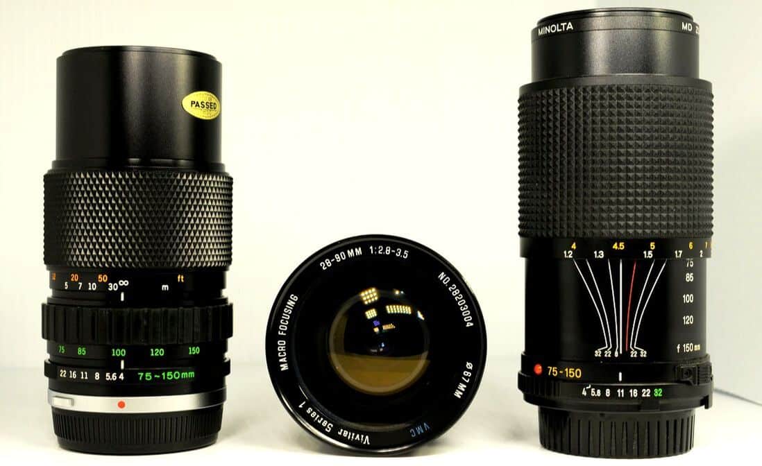 Ở các ống kính lấy nét tay (Manual Focus) truyền thống, mọi thao tác đều thuần cơ học: xoay vòng nét, xoay vòng khẩu, không có motor