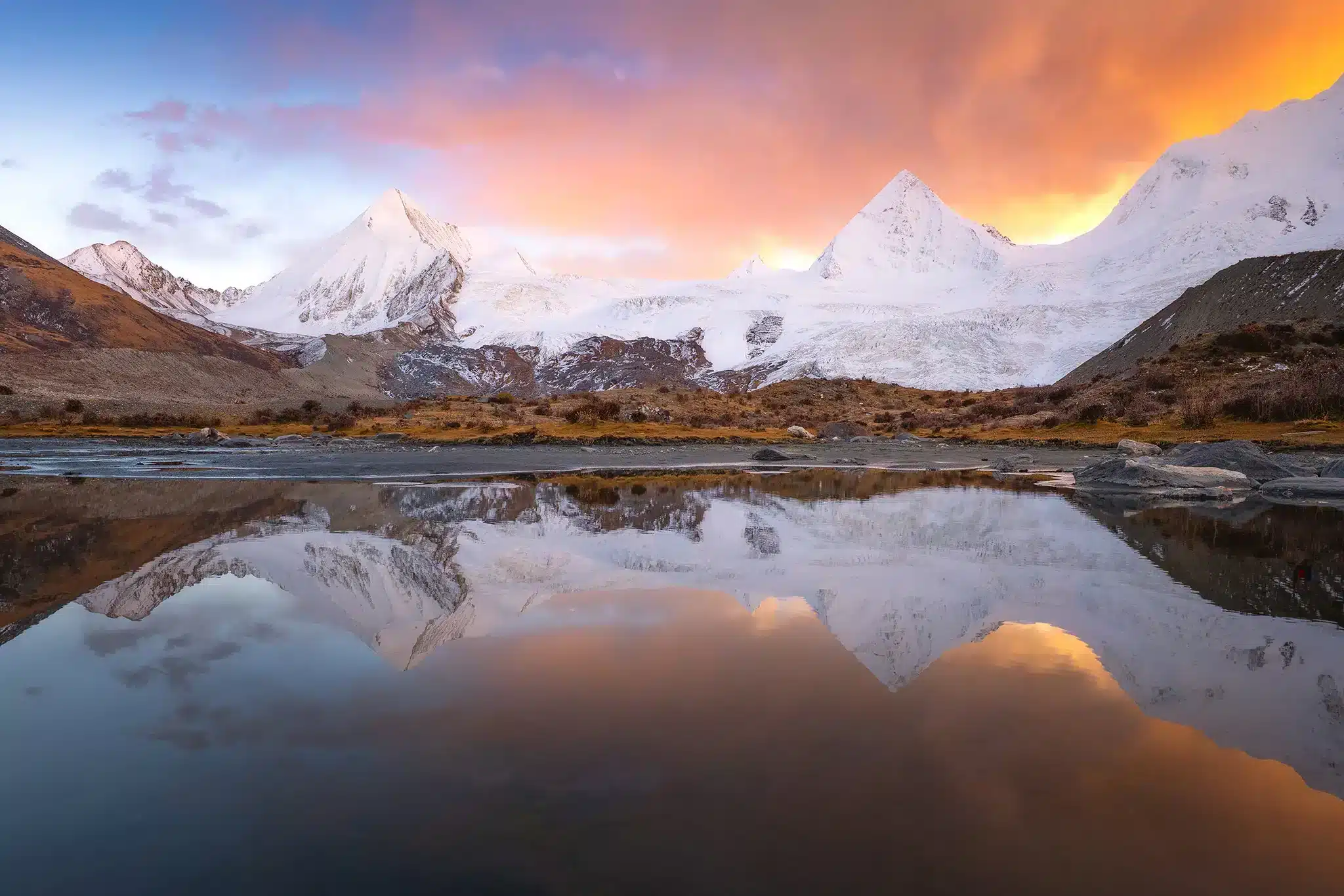 Điểm mạnh nổi bật của ống kính là khả năng duy trì độ sắc nét cao trên toàn bộ khung hình
