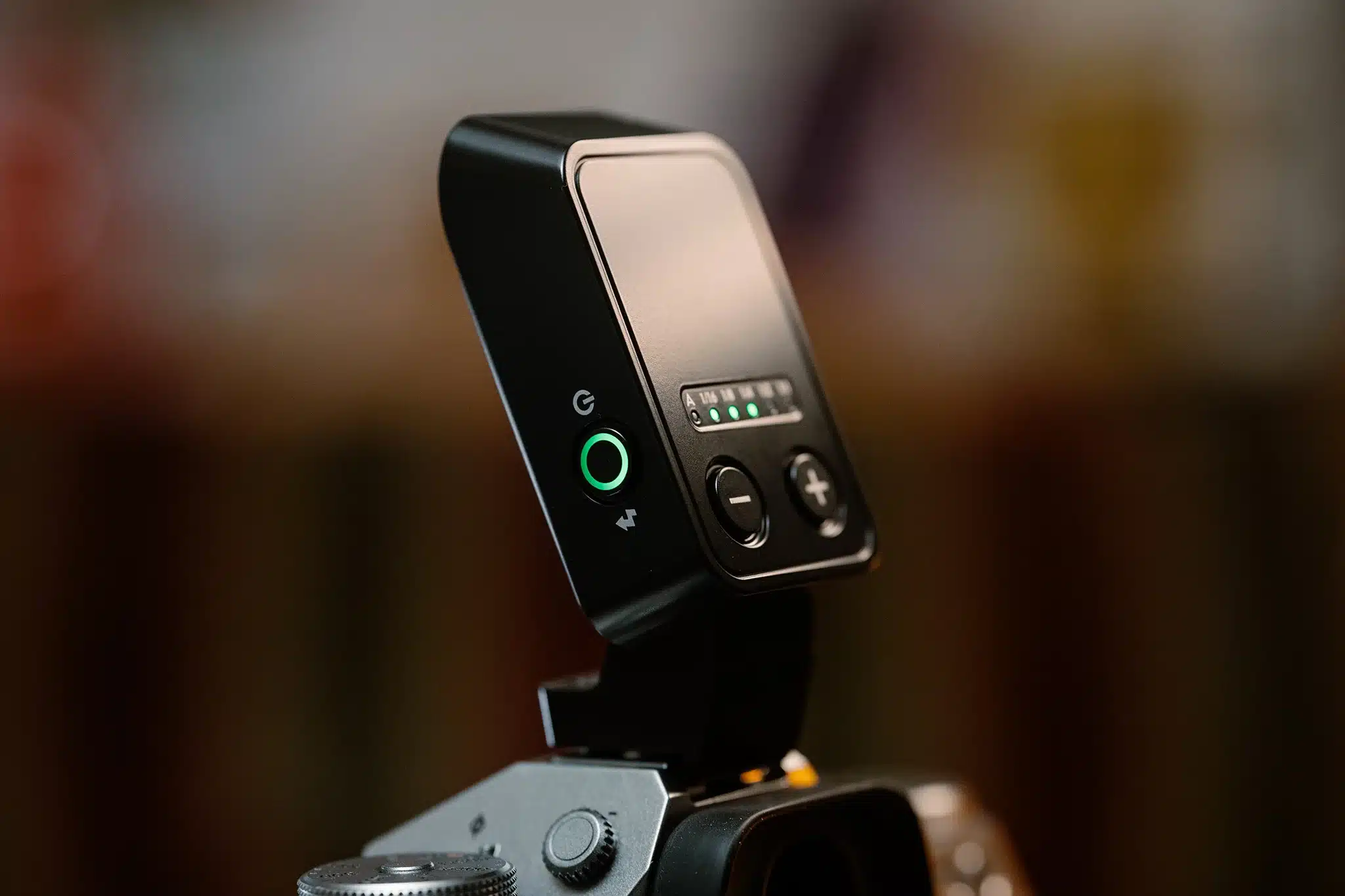 Đèn có thời gian hồi (recycle time) khoảng 2 giây ở công suất tối đa, đảm bảo quá trình chụp liên tục không bị gián đoạn