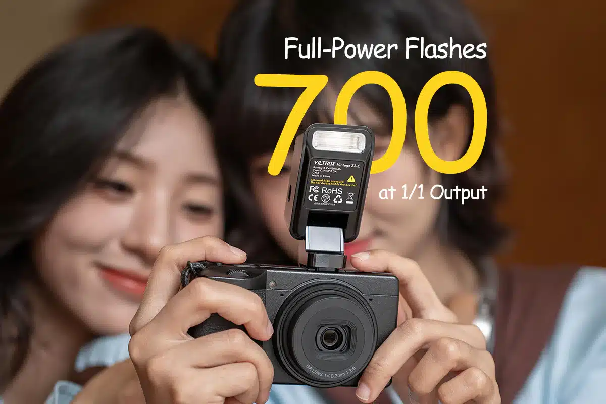 Vintage Z2 được trang bị pin sạc tích hợp dung lượng 420mAh, cho phép chụp tới 700 lần nháy ở công suất tối đa