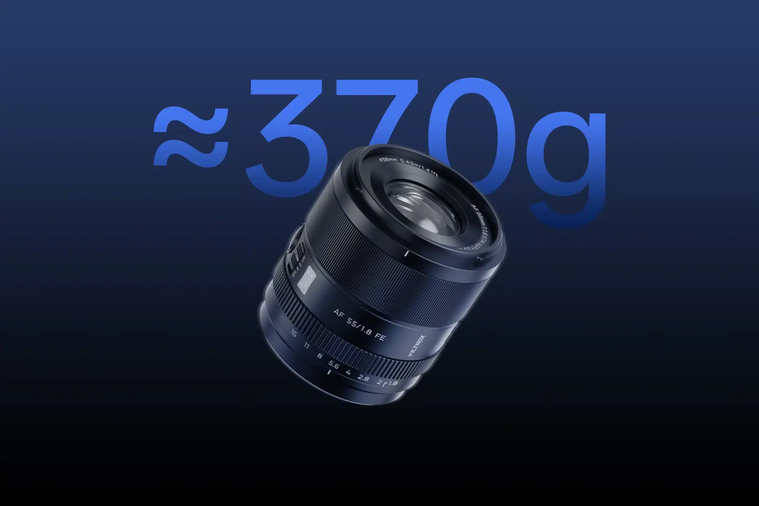 Với trọng lượng chỉ khoảng 370g, Viltrox 55mm f/1.8 EVO FE mang lại trải nghiệm sử dụng nhẹ nhàng, phù hợp cho các buổi chụp kéo dài