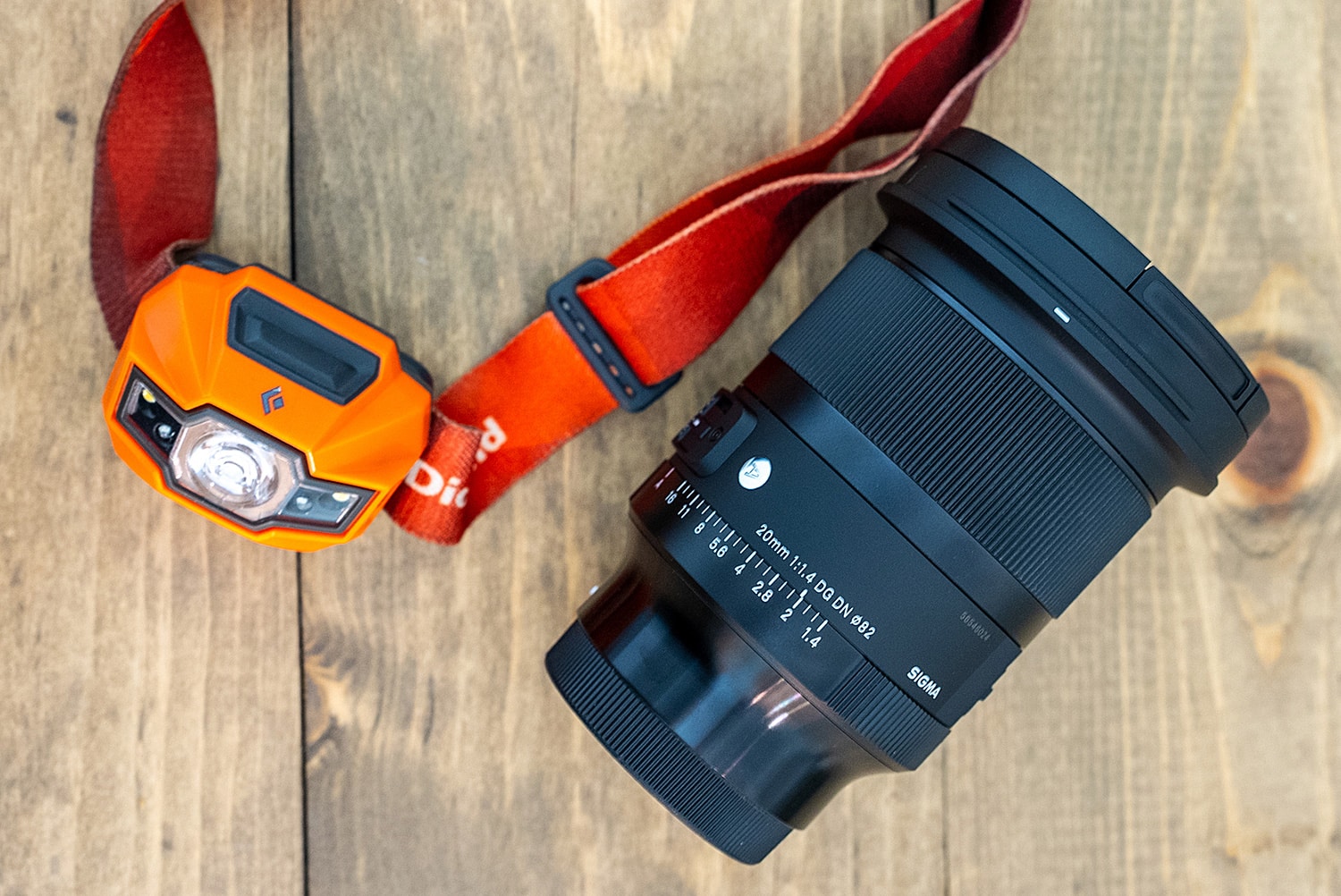 Sigma 20mm f/1.4 – nút MFL khóa nét + rãnh heater chống sương cho chụp đêm dài