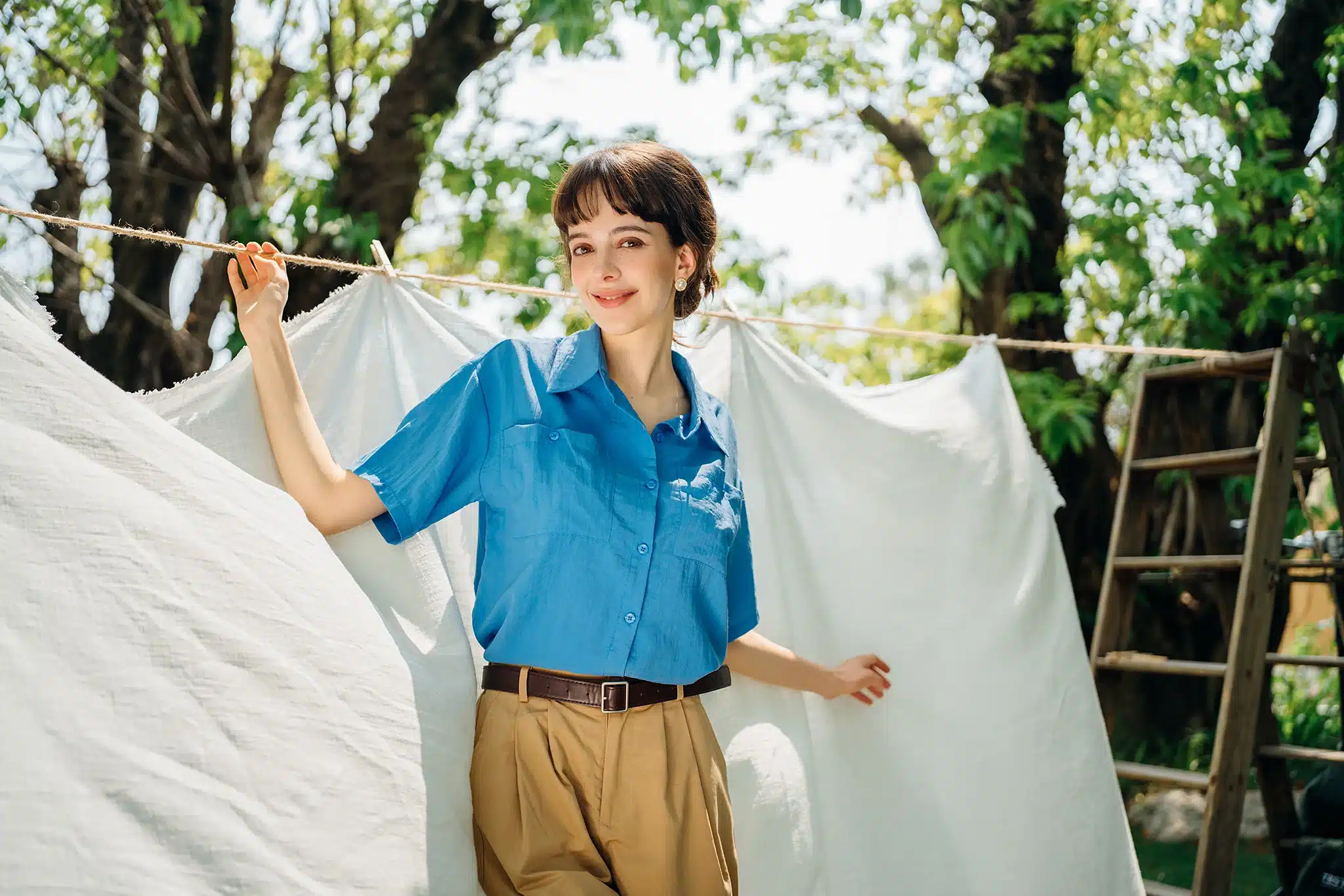 Khẩu độ f/1.8 mang lại khả năng thu sáng ấn tượng, giúp ống kính hoạt động hiệu quả trong nhiều điều kiện