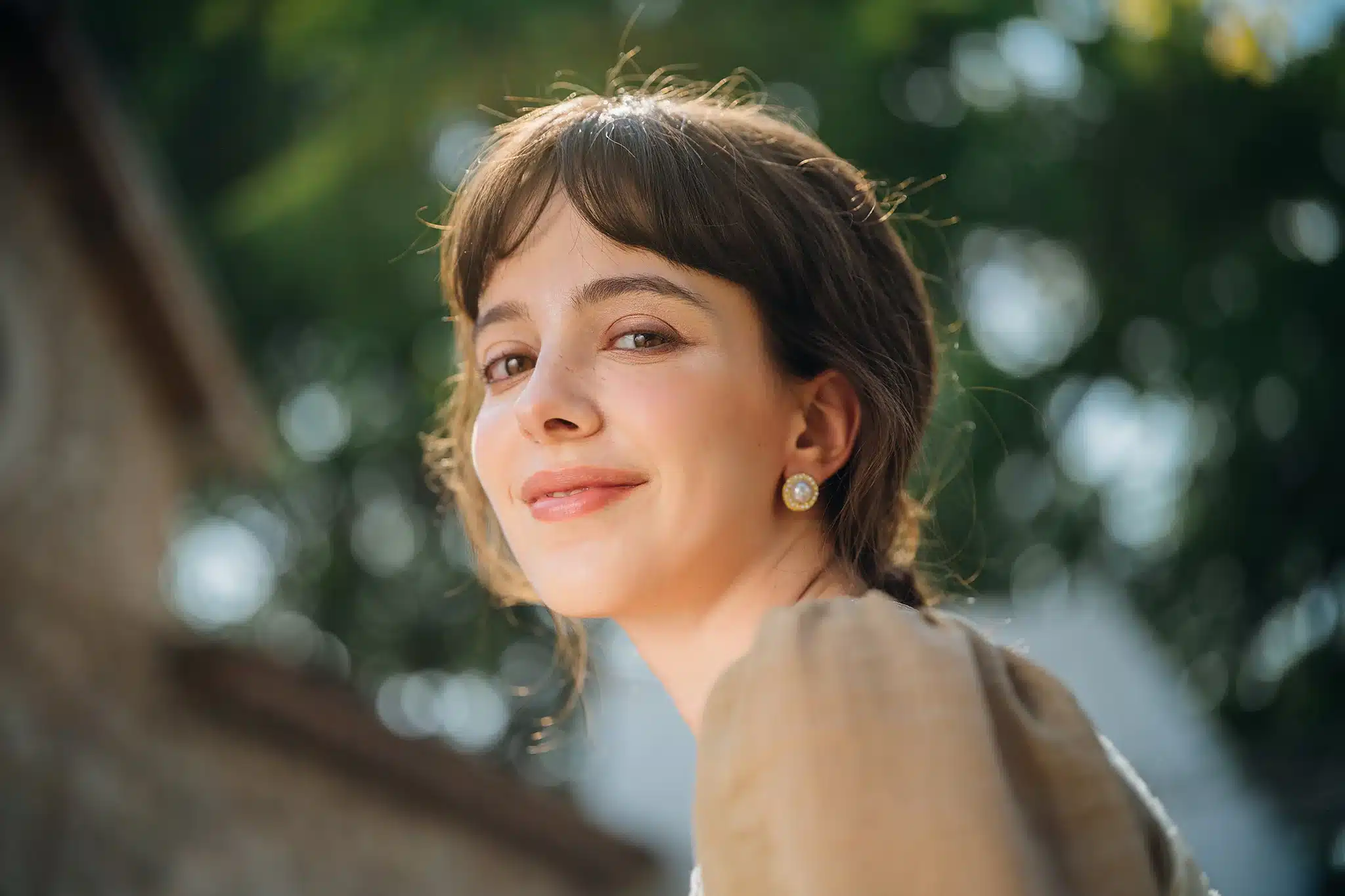 Khẩu độ f/1.8 giúp ống kính hoạt động hiệu quả trong nhiều môi trường ánh sáng khác nhau