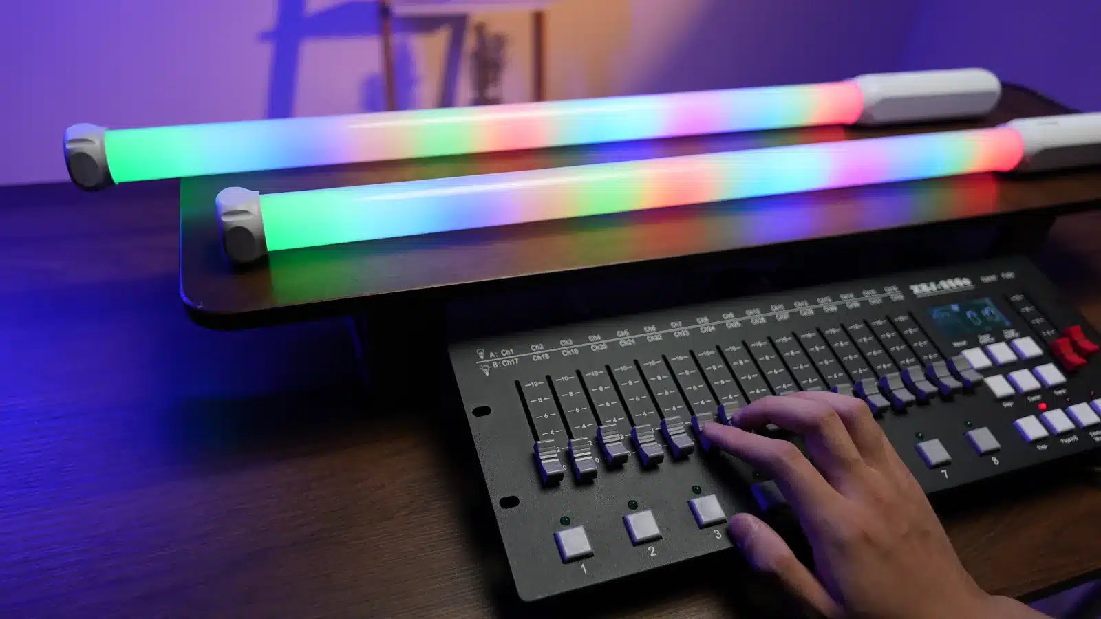 Viltrox P12 hỗ trợ điều khiển DMX tiên tiến, mang lại khả năng kiểm soát ánh sáng ở mức chuyên nghiệp