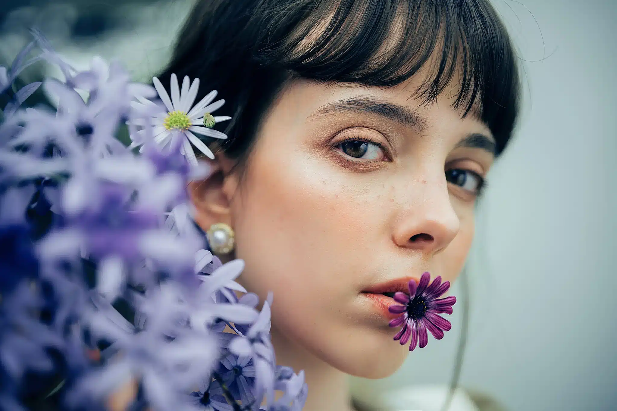 Thiết kế APO giúp duy trì chất lượng hình ảnh cao ngay cả khi chụp gần, mang lại độ phân giải và màu sắc chân thực