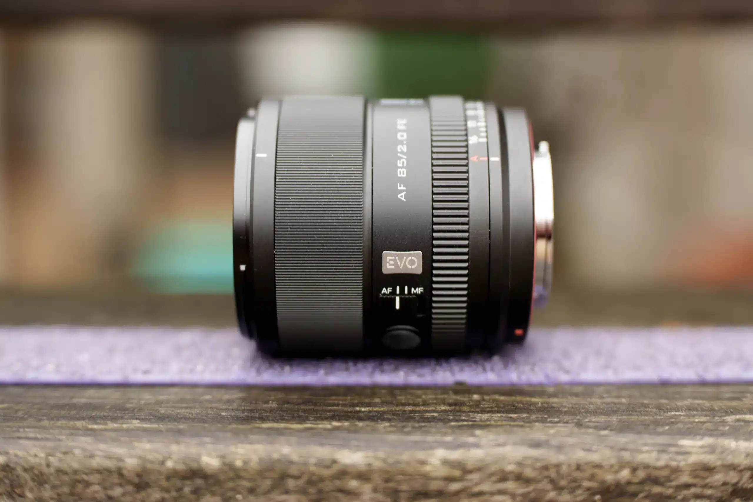 Viltrox 85mm – Bản EVO với 0.74m linh hoạt hơn cho close-up và sản phẩm