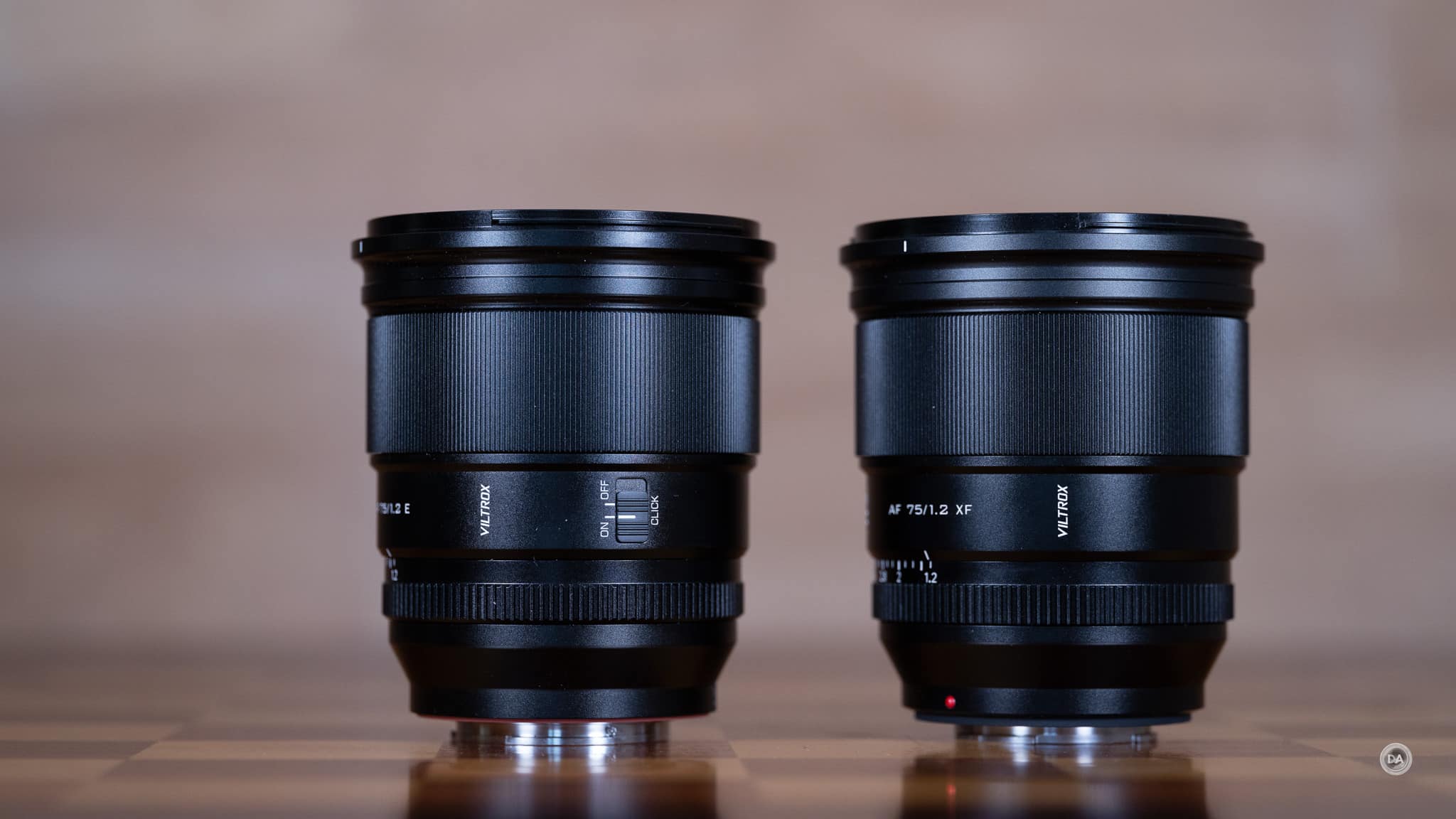 Viltrox 75mm f/1.2 PRO – Thân kim loại chắc chắn, weather-sealed, ký hiệu PRO nổi bật