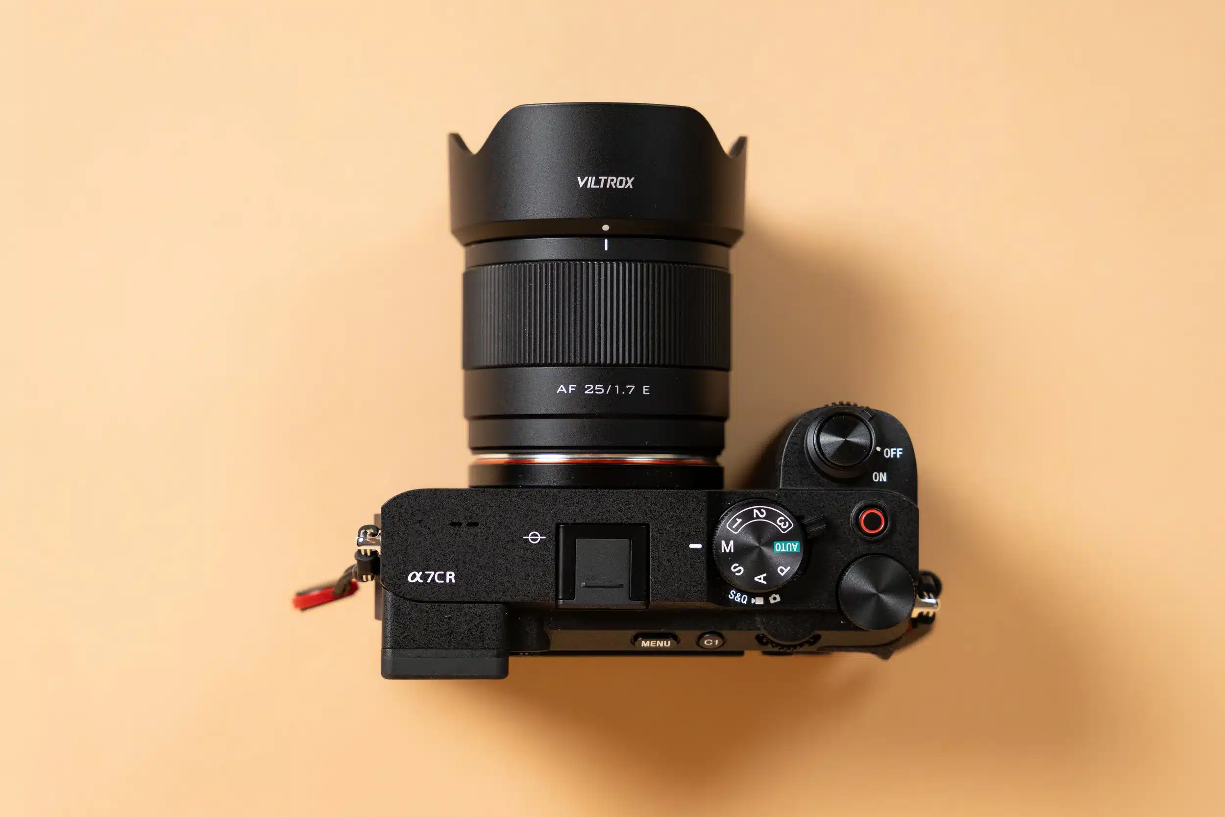 Viltrox AF 25mm f/1.7 Air – Trọng lượng nhẹ, dễ mang theo hàng ngày