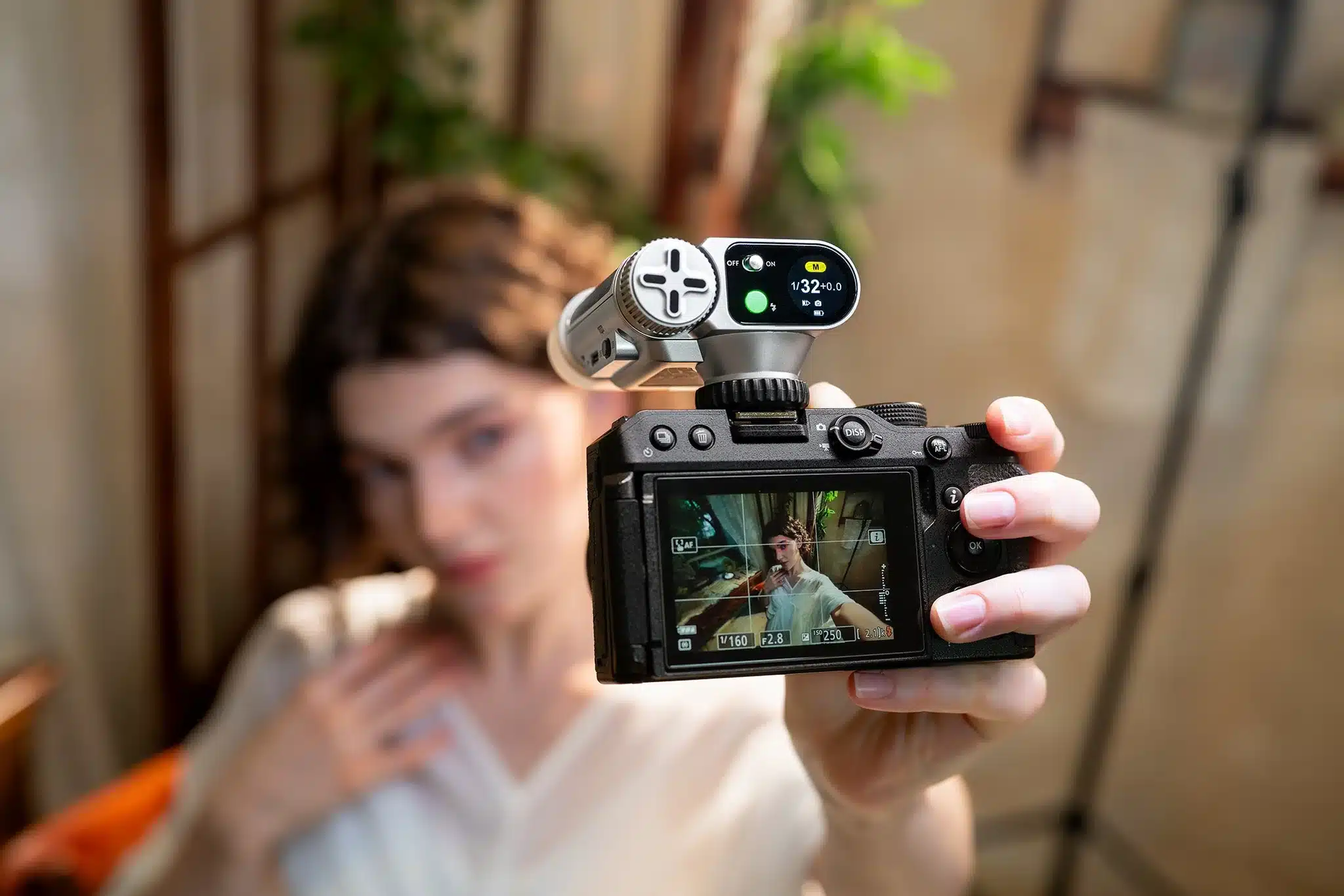 Nâng cấp đáng chú ý trên Vintage Z1 Pro là màn hình cảm ứng tròn với giao diện trực quan hơn