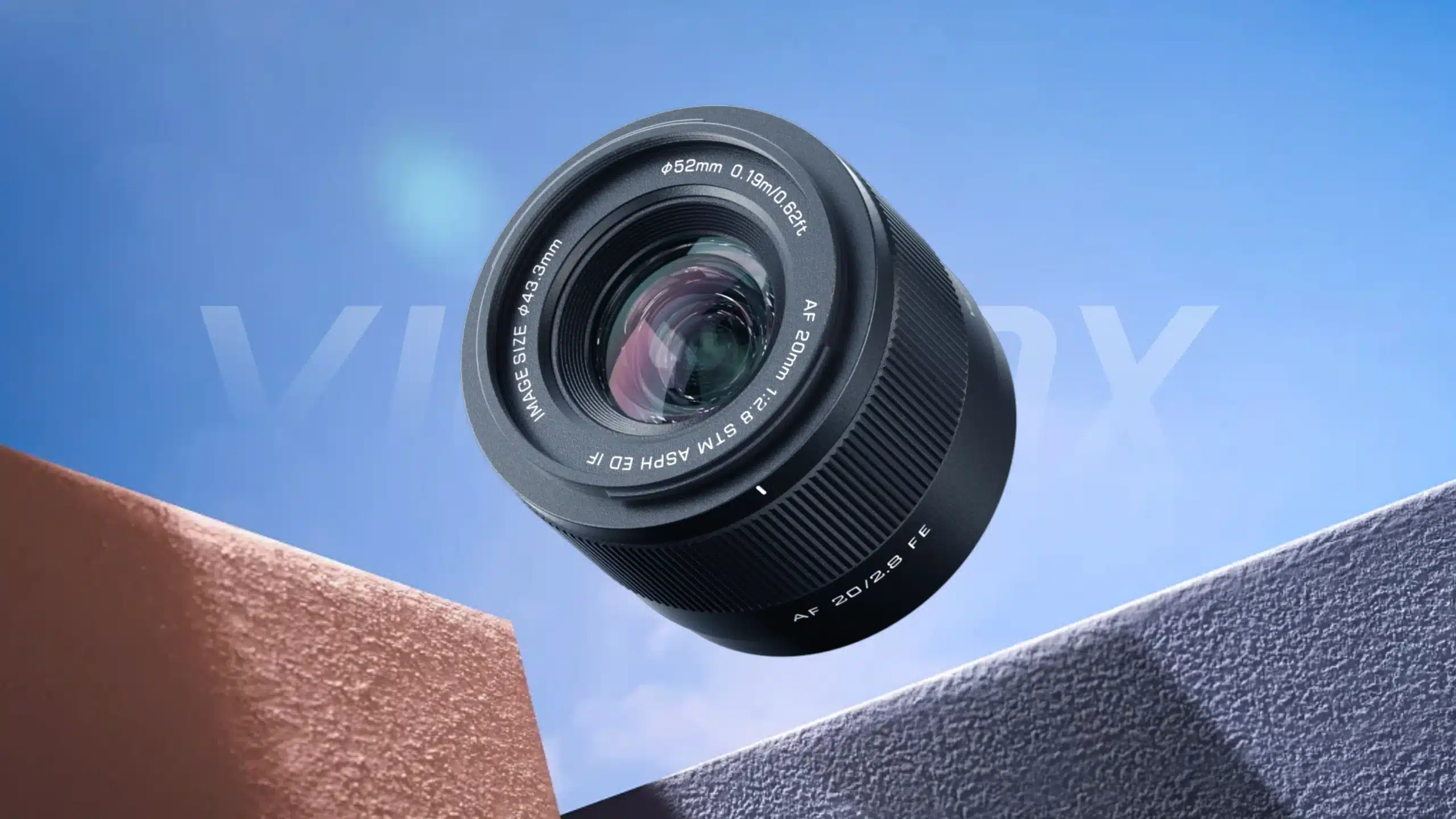 Ống kính sử dụng thiết kế tối giản với kích thước filter nhỏ, phù hợp cho người dùng thường xuyên sử dụng ND filter hoặc CPL khi quay video và chụp phong cảnh