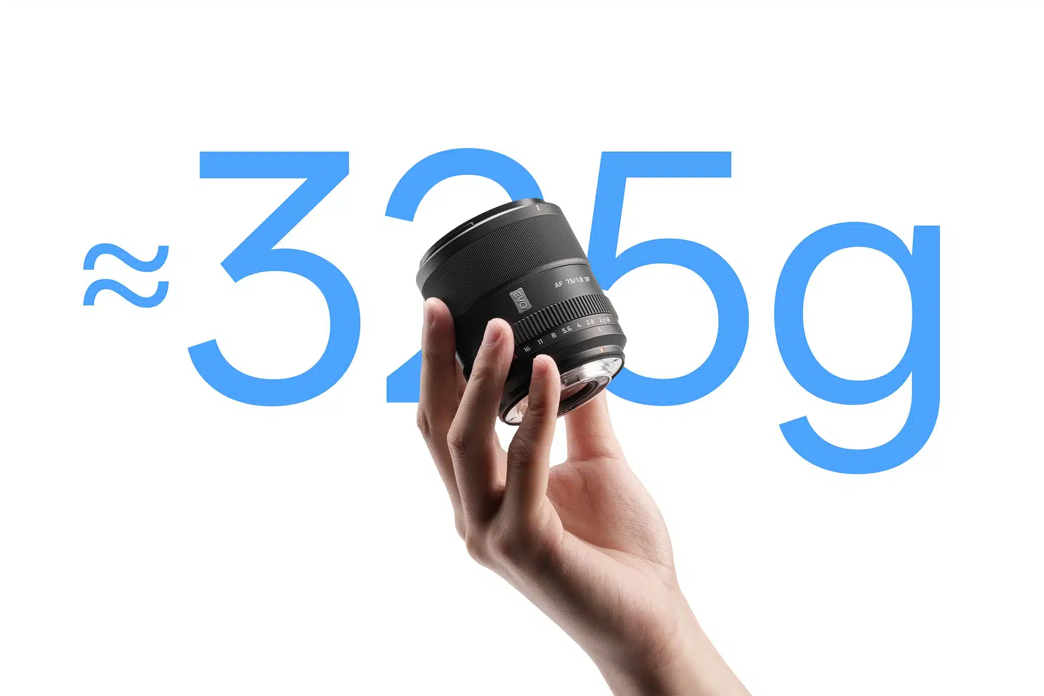 Với trọng lượng chỉ 355g và kích thước nhỏ gọn, Viltrox AF 75mm f/1.8 EVO XF là một trong những ống kính 75mm nhẹ nhất hiện nay