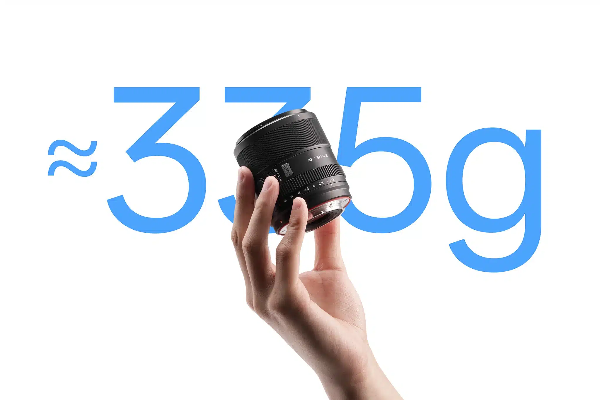 Với trọng lượng chỉ 355g và kích thước vô cùng gọn gàng, Viltrox AF 75mm f/1.8 EVO là một trong những ống kính 75mm nhẹ nhất hiện nay