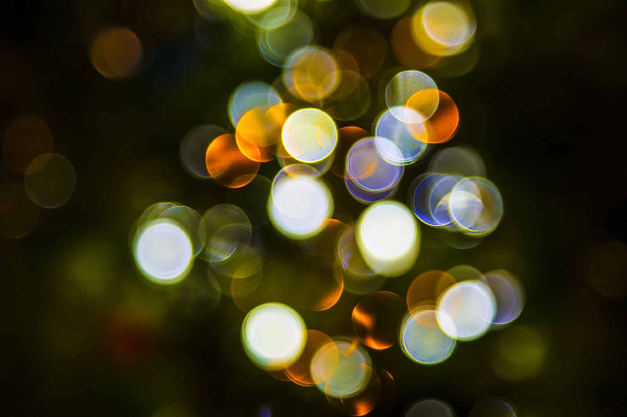 Cách tạo bokeh tròn mịn, xóa phông đẹp bằng lens Viltrox giá rẻ